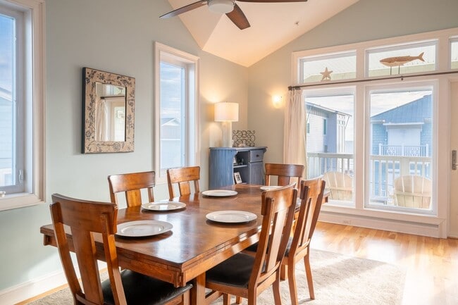Building Photo - Fresh and Salty @ 608 Carolina Beach Ave. S. #202