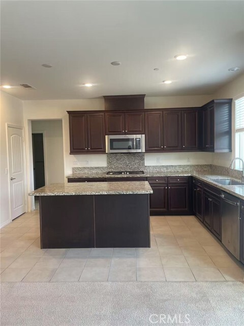 Building Photo - 3272 E Yellowstone Dr