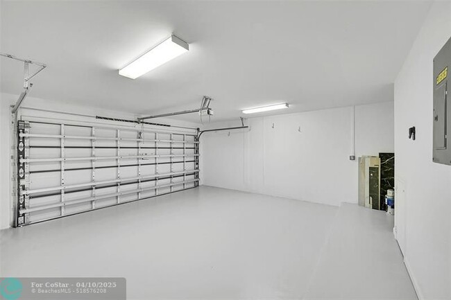 Building Photo - 6488 Via Rosa