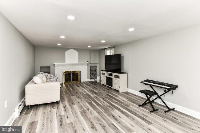 Building Photo - 3529 Woodburn Rd