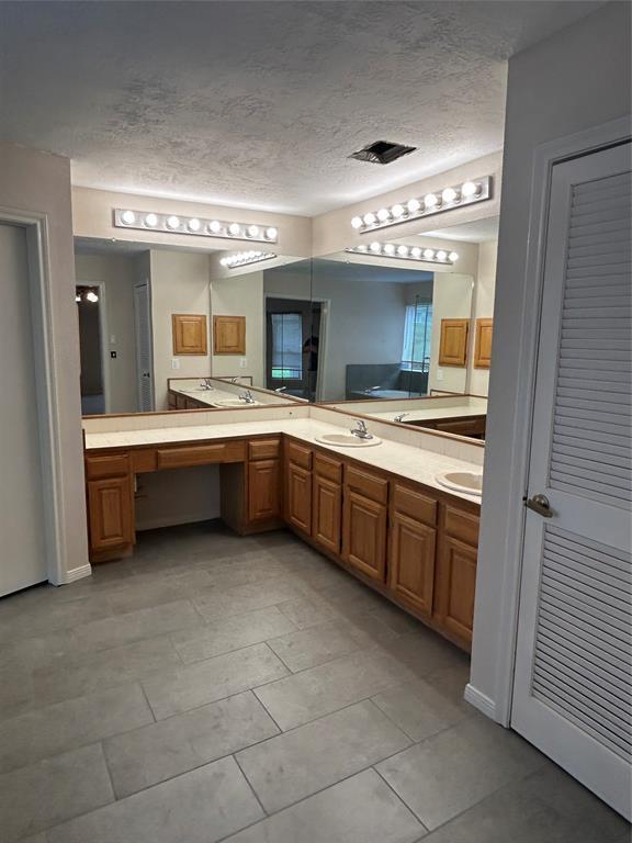 Building Photo - 3810 Bartons Ln