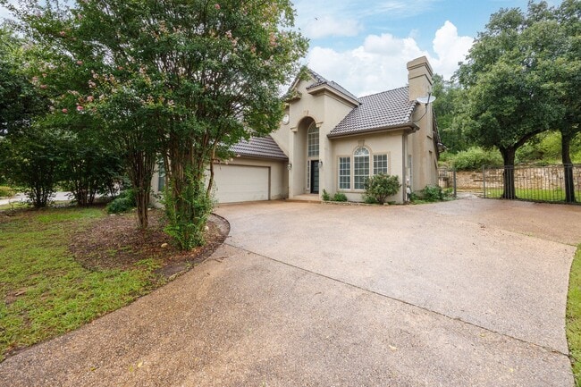Building Photo - Spacious 3 Bed, 2.5 Bath in Prime Lakeway Location