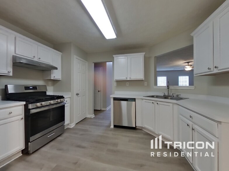 Building Photo - 5534 Somervale Ct