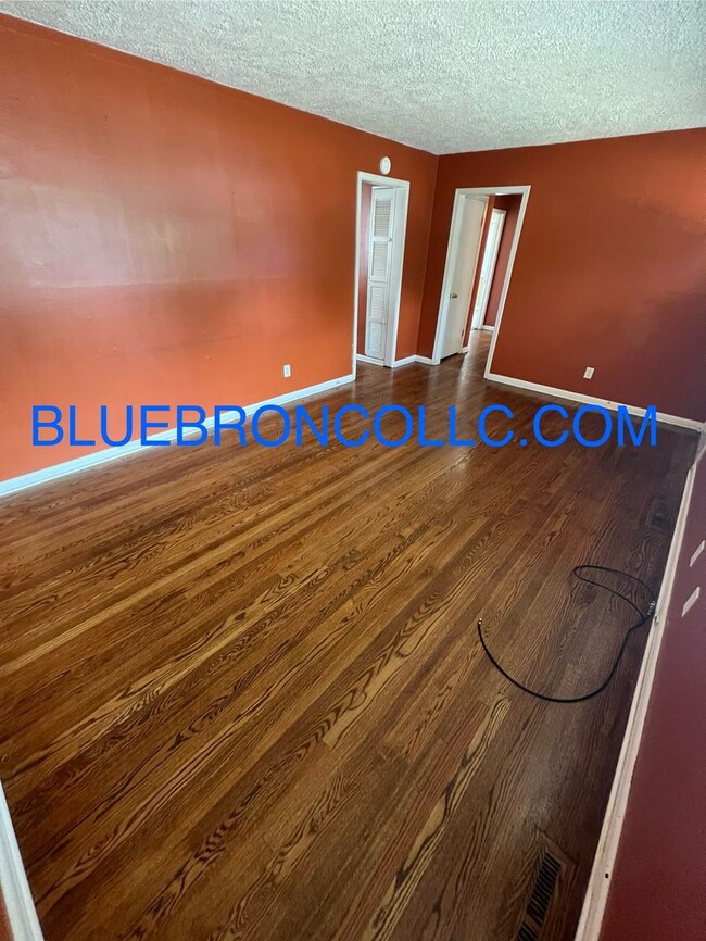 Building Photo - Beautiful house with nice hardwood floors ...