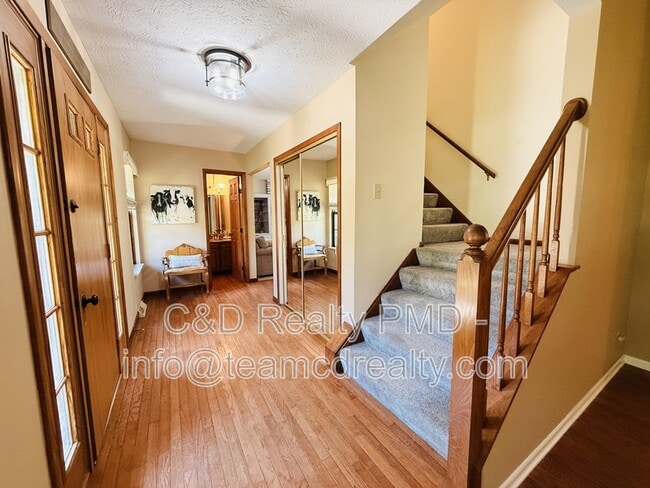 Building Photo - 8462 Glenbrook Dr