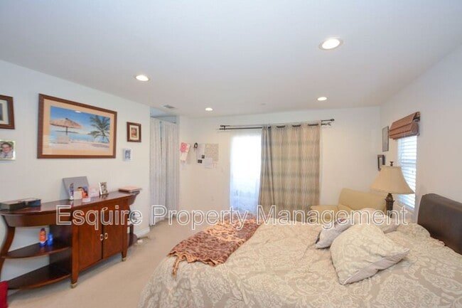 Building Photo - 328 Newbury Vista Ln