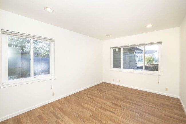 Building Photo - Wonderfully Located 3 Bed, 1 Bath Home- Close to Michell Park + Library, Shops, and More!