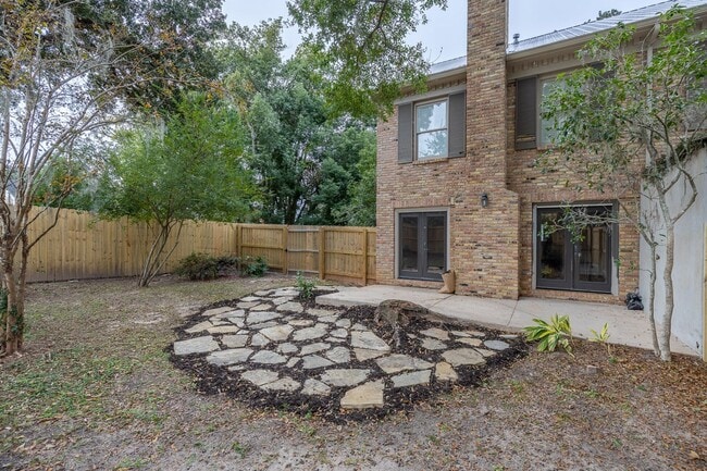 Building Photo - Two bedroom two and a half bath across from Mobile Bay!