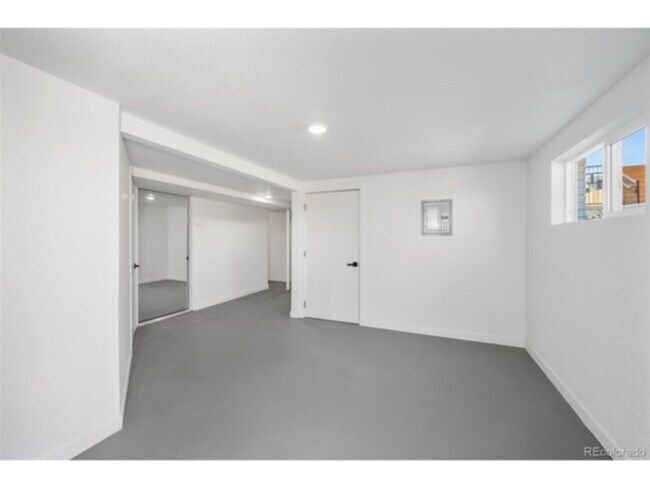 Building Photo - 4903 W 11th Ave