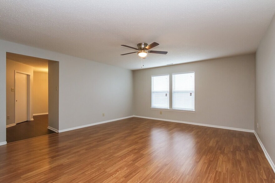 Building Photo - 2858 Ludwig Dr