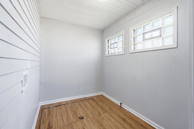 Building Photo - 413 Lockwood Ave