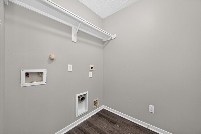 Building Photo - 8010 Indian Desert Dr