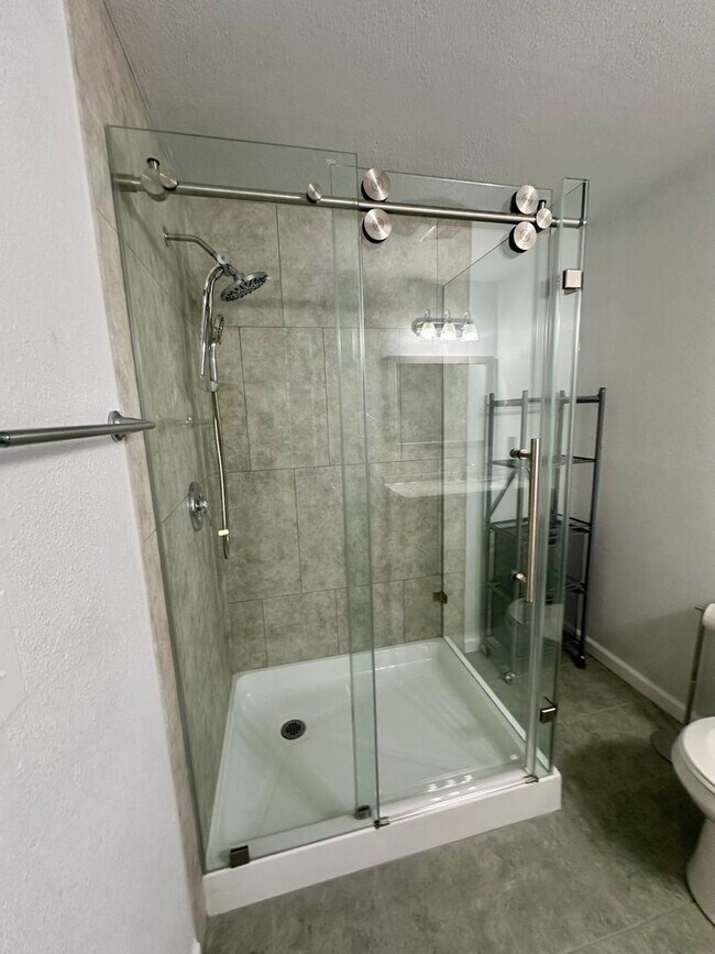 Building Photo - Updated 3bd/2BA South Suburbs Home with RV Parking, Large Yard & Garage