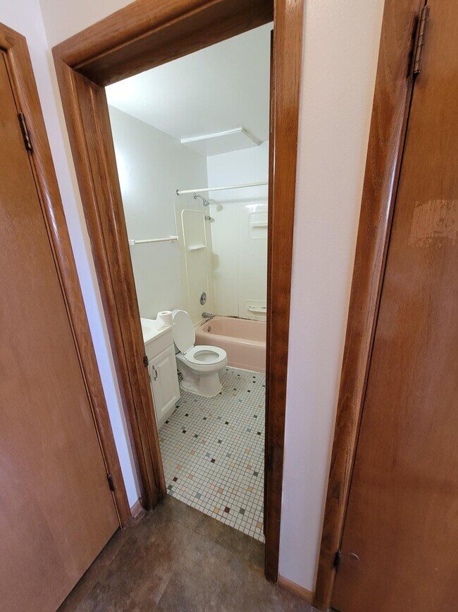 Building Photo - 1484