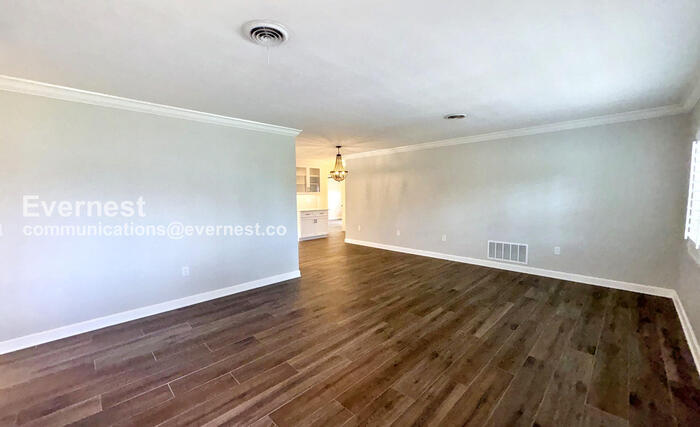 Building Photo - 111 Carlyle Dr