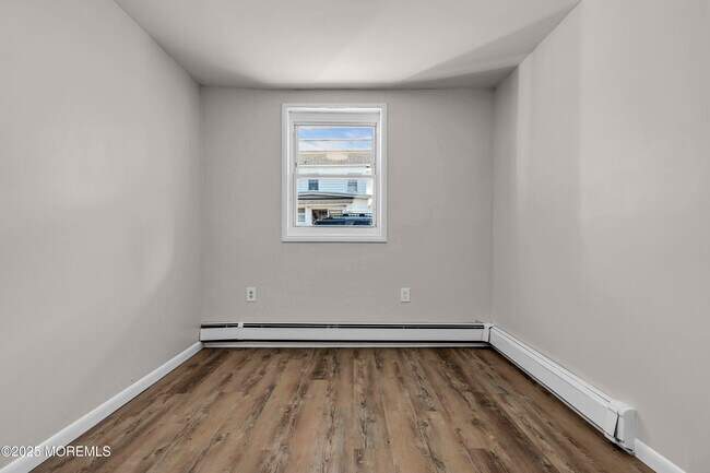 Building Photo - 1320 3rd Ave