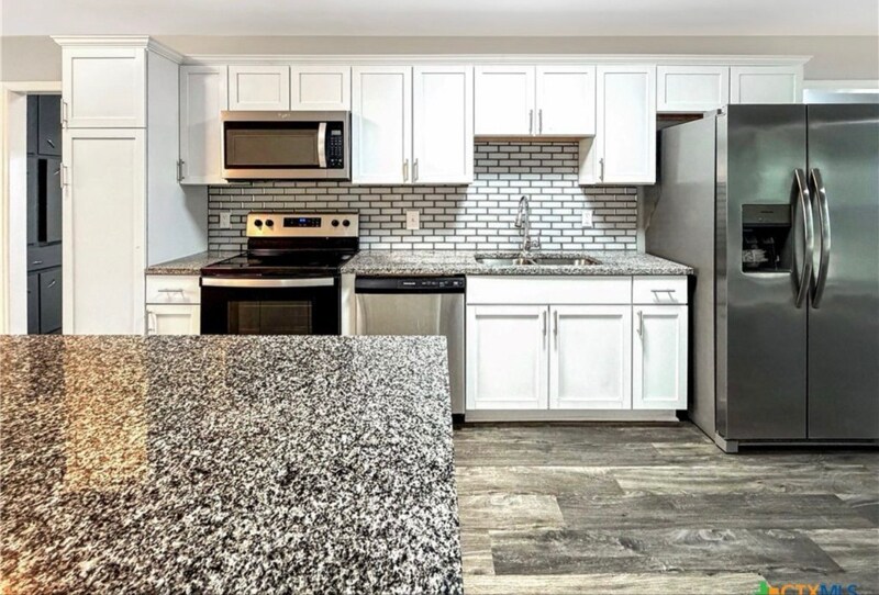 Building Photo - 1810 Clarawood Dr