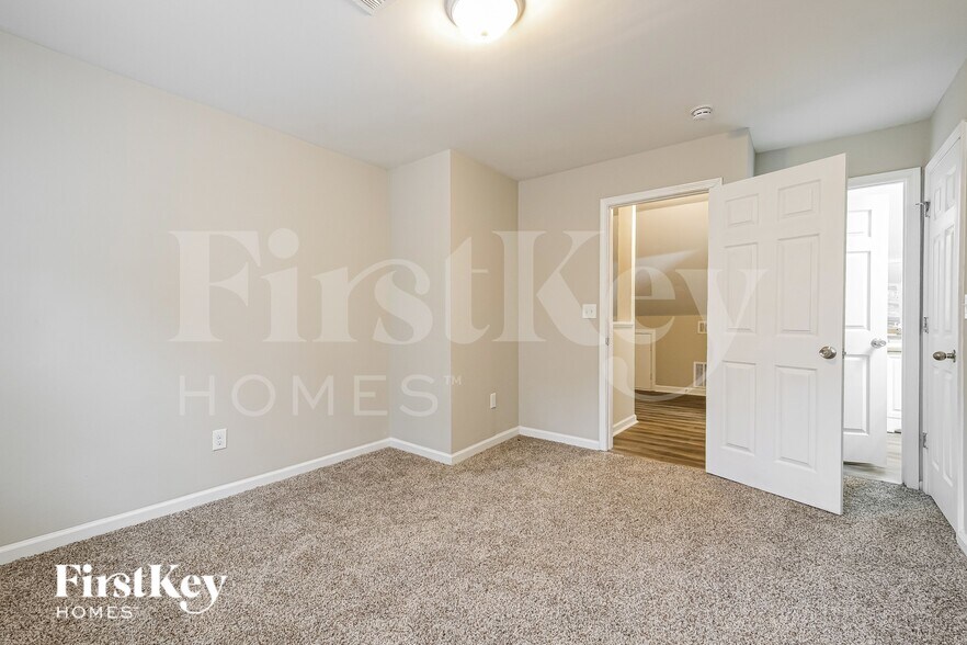 Building Photo - 1749 S Alvarado Terrace SW