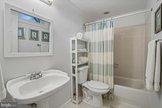 Building Photo - 4400 Loganberry Ln