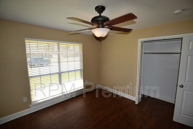 Building Photo - 12299 Sherbrook Dr