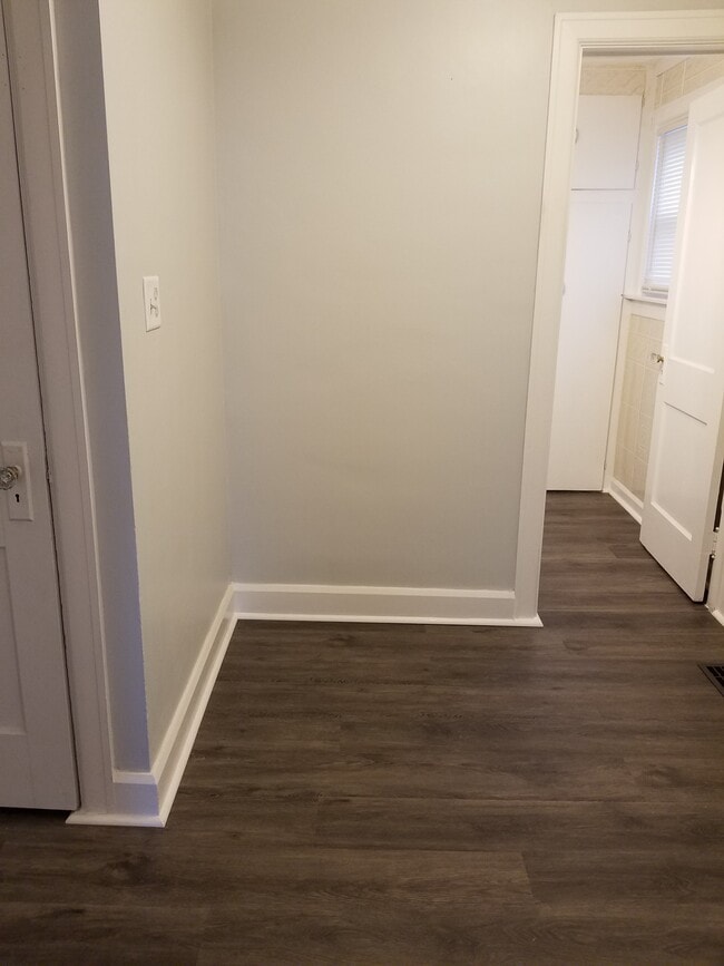 Building Photo - 22 Reba Ave