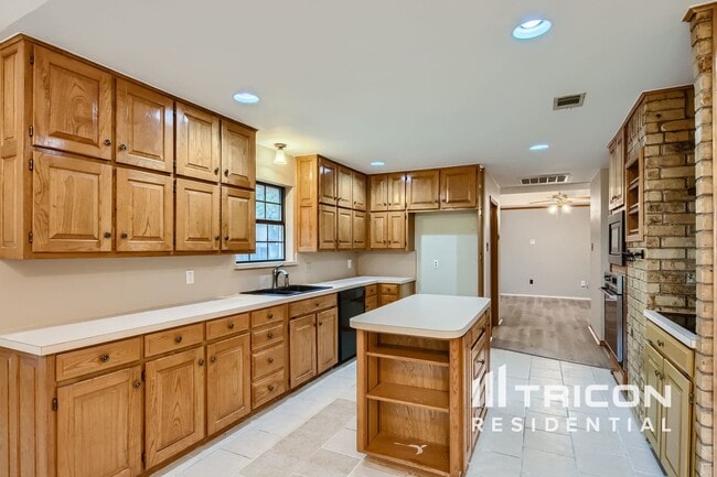 Building Photo - 5003 Willow Park Dr