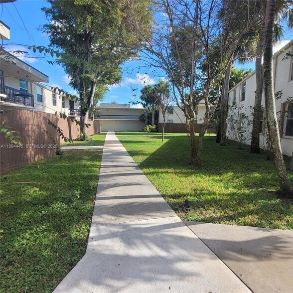 Building Photo - 8301 SW 142nd Ave