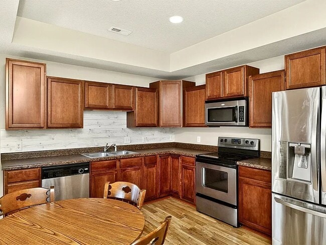 Building Photo - West Des Moines 3 bedroom 2.5 bathroom Townhome for rent!