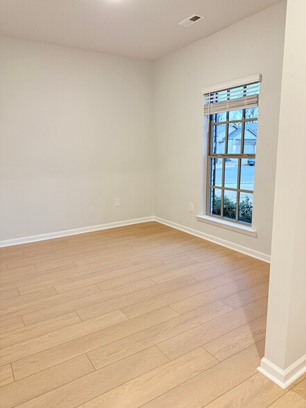 Building Photo - 130 Willow Rose Ln