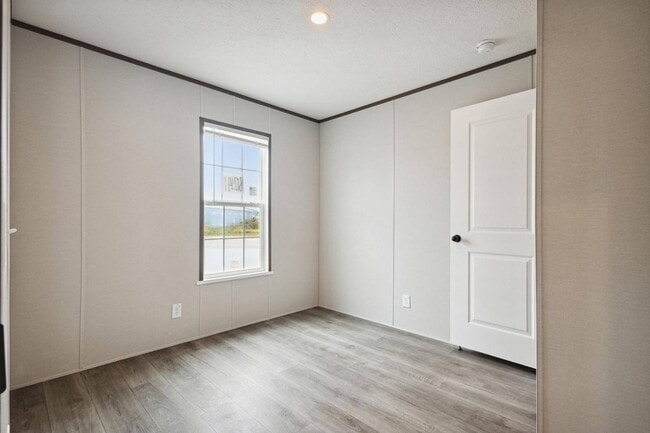 Building Photo - 10 Benjamin Ln