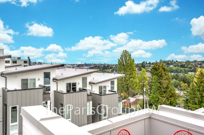 Building Photo - 3078 SW Avalon Way