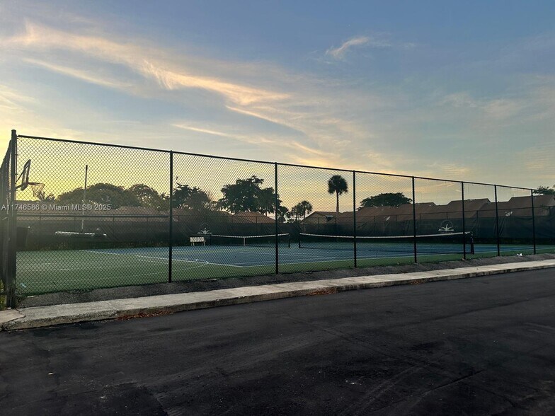 Building Photo - 2312 SW 81st Ave