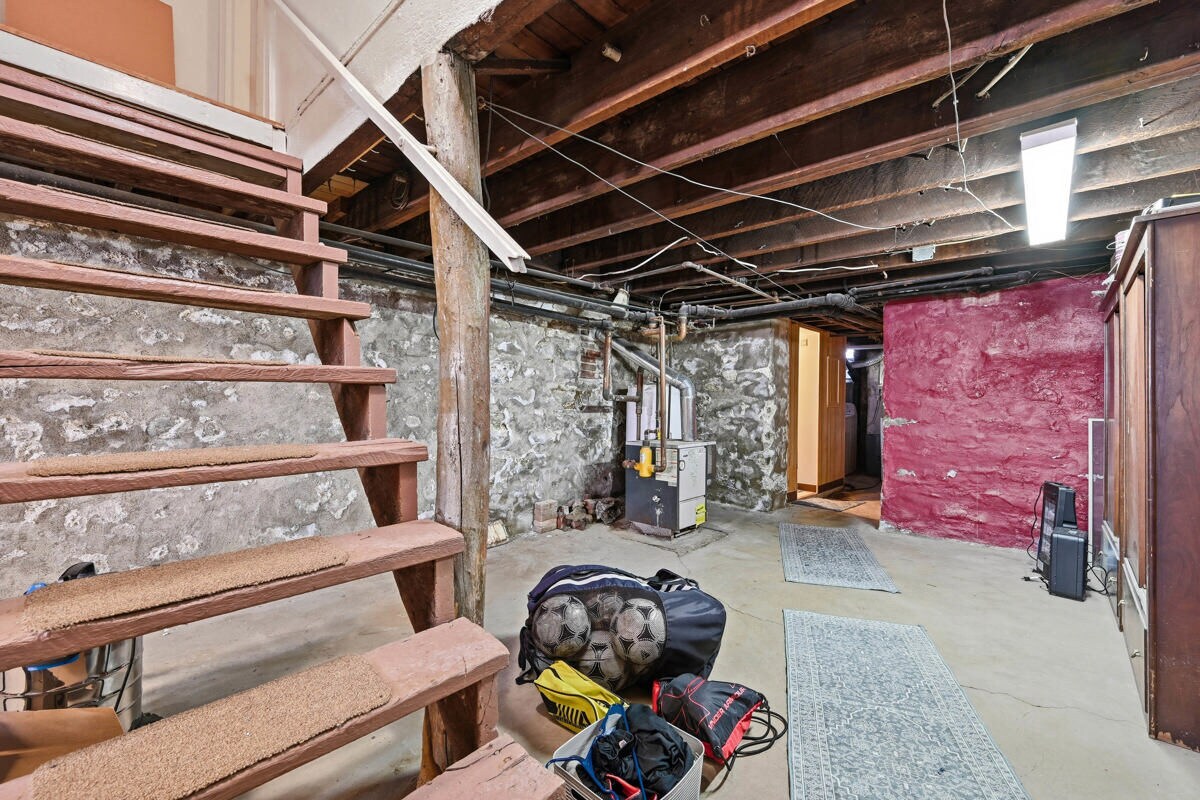 Building Photo - 111 Pearl St