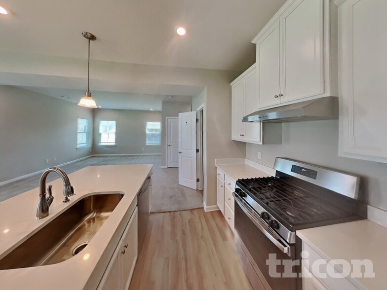 Building Photo - 833 Dean Dr