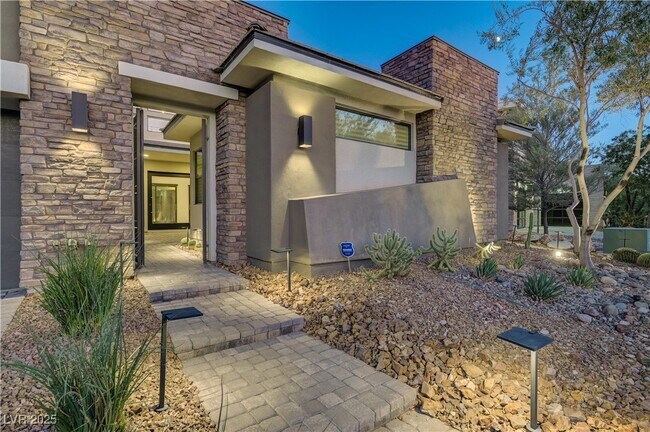 Building Photo - 68 Grey Feather Dr