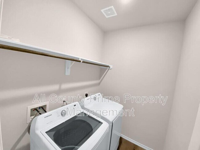 Building Photo - 13067 Clearview Drive