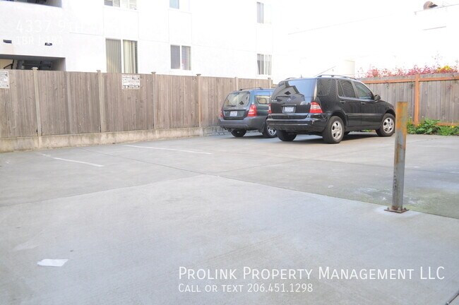 Building Photo - 4337 9th Ave NE