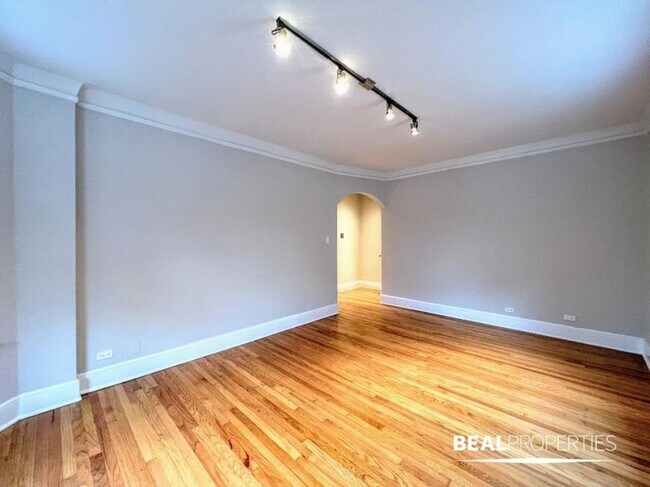 Building Photo - 2 bedroom in CHICAGO IL 60647