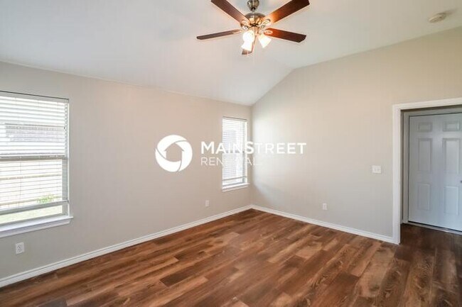 Building Photo - 3 Bedroom Pet-Friendly Home in Edmond, OK with Main Street Renewal