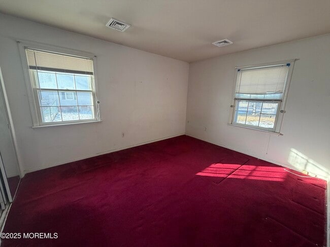 Building Photo - 550 Wall St