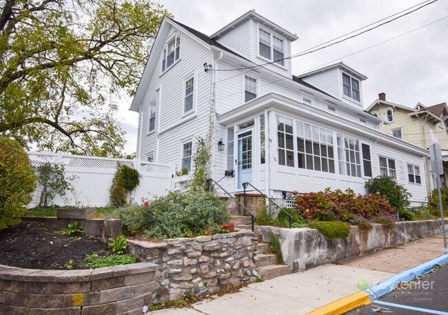 Primary Photo - 76 S Hamilton St