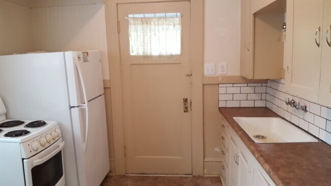 Building Photo - 2330 SE Tamarack Ave