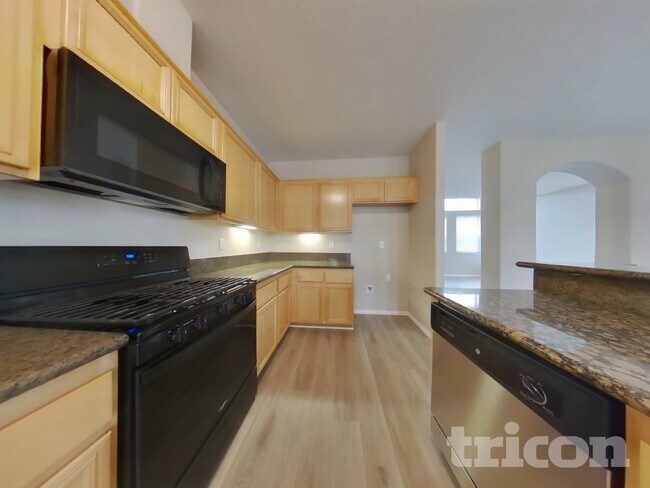 Building Photo - 733 Pino Ave