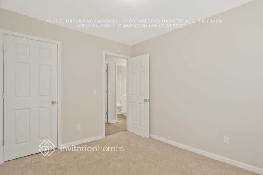 Building Photo - 3335 Catalina Dr