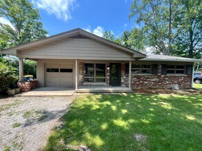 Building Photo - Beautiful 3 Bedroom 1.5 Bath House in Carmel