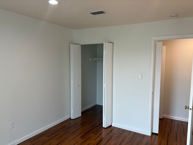 Building Photo - Well Maintained 2nd Floor Condo Now Available in Northridge Estates