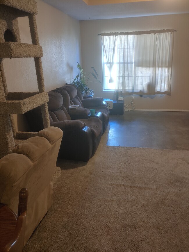 Building Photo - 204 Killdeer Dr