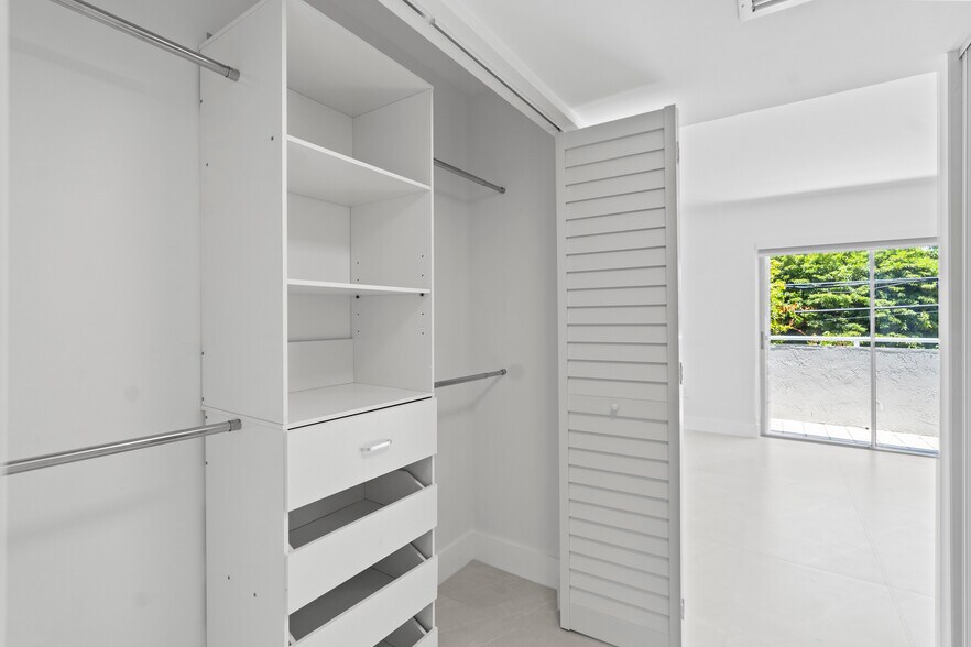 Building Photo - 3597 SW 17th St