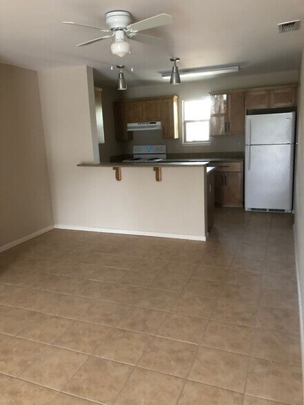 Building Photo - 213 E Upas Ave