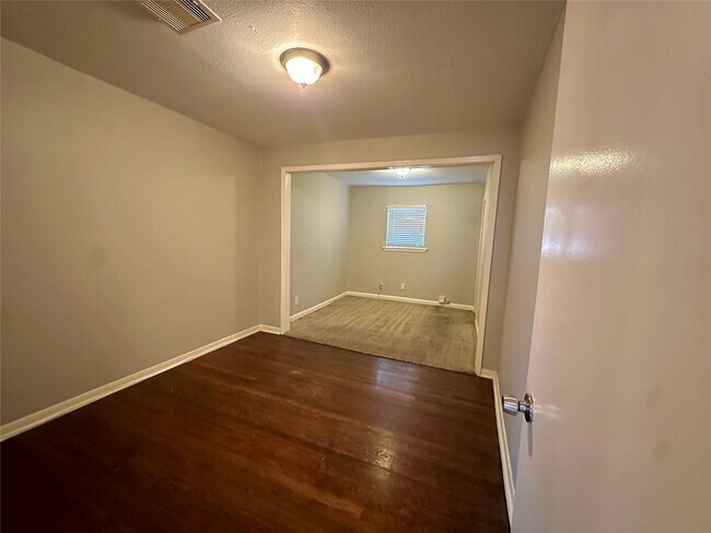 Building Photo - 9401 Sierra Dr